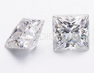 Квадрат 4*4 бесцветный фианит 5А